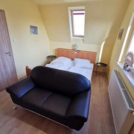 Bed and Breakfast Keresz Panzio Martely Exterior foto