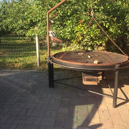 Bed and Breakfast Keresz Panzio Martely Exterior foto
