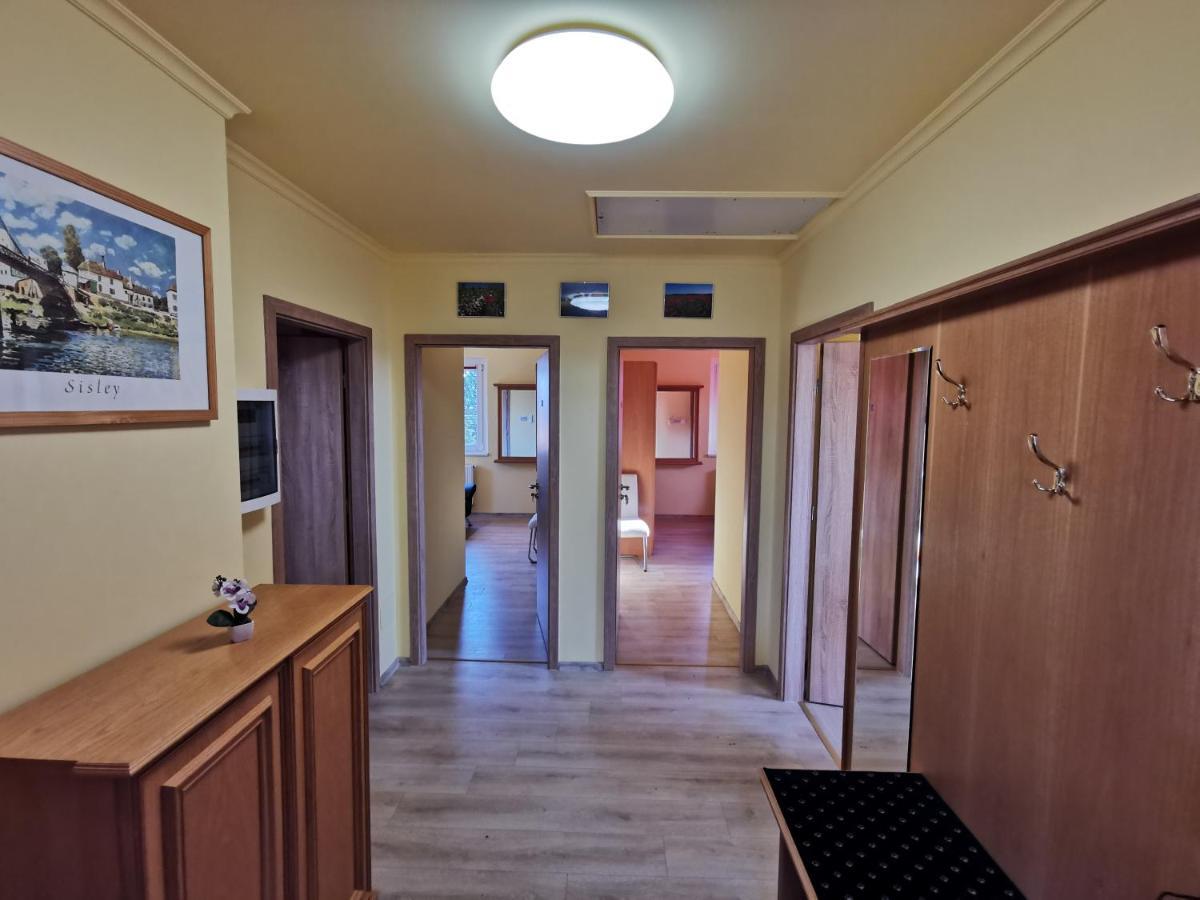 Bed and Breakfast Keresz Panzio Martely Exterior foto