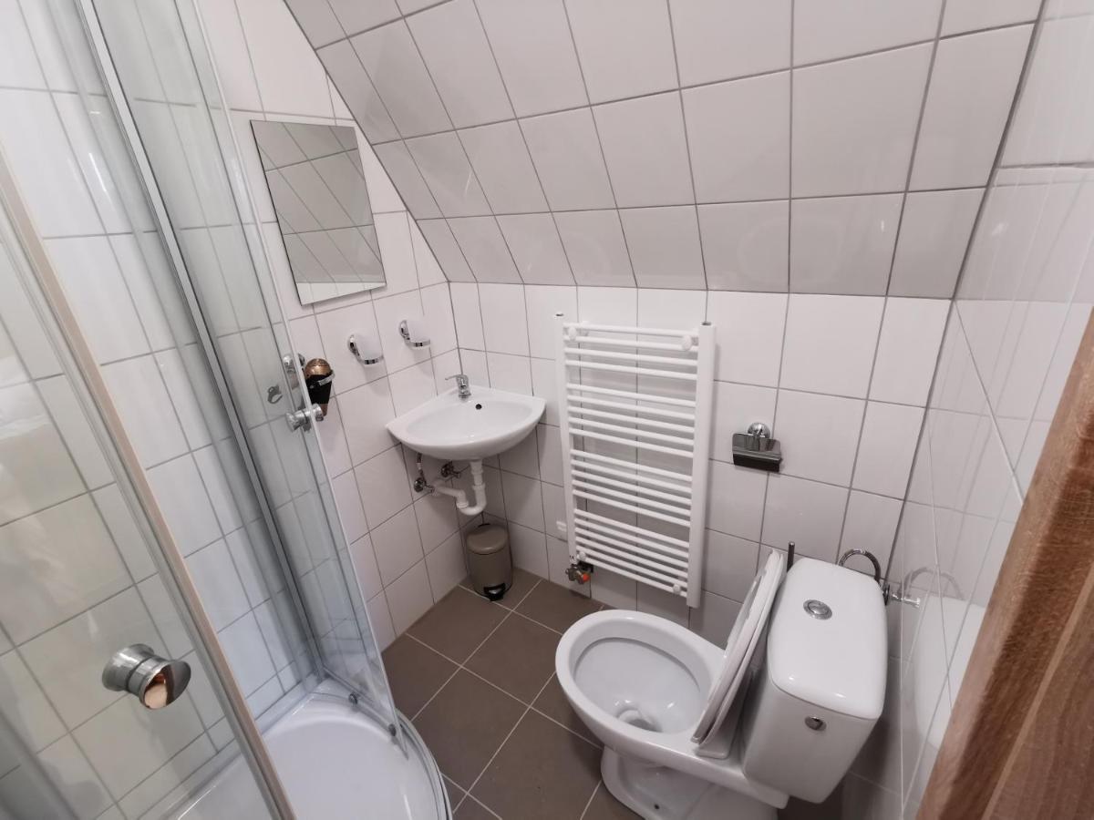 Bed and Breakfast Keresz Panzio Martely Exterior foto