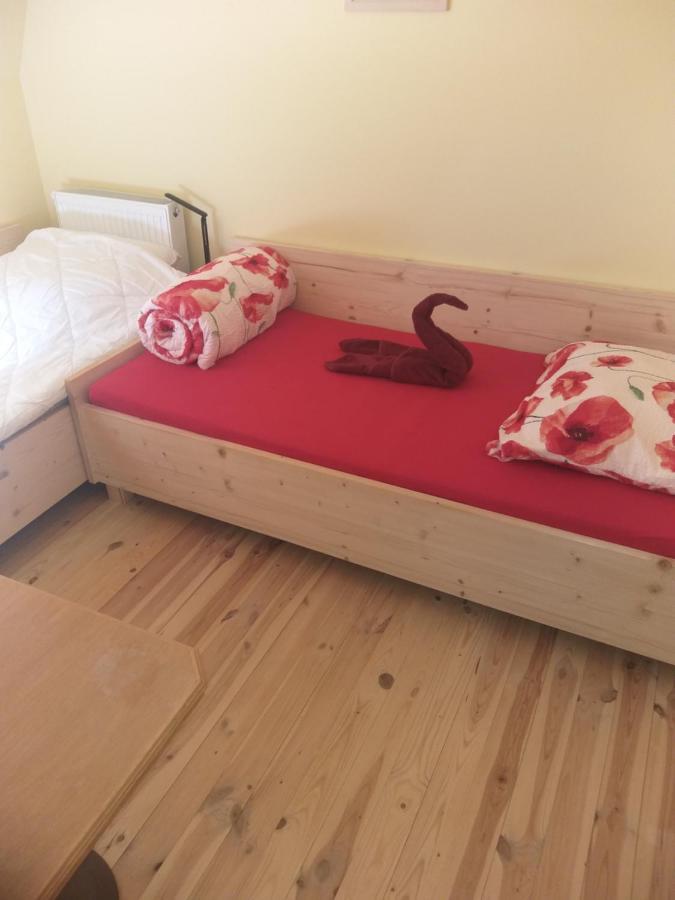 Bed and Breakfast Keresz Panzio Martely Exterior foto