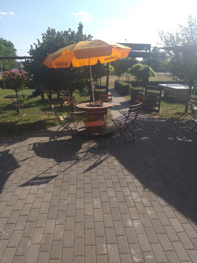 Bed and Breakfast Keresz Panzio Martely Exterior foto